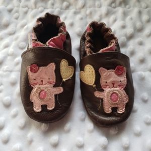 (3/$10) 6-12month robeez.